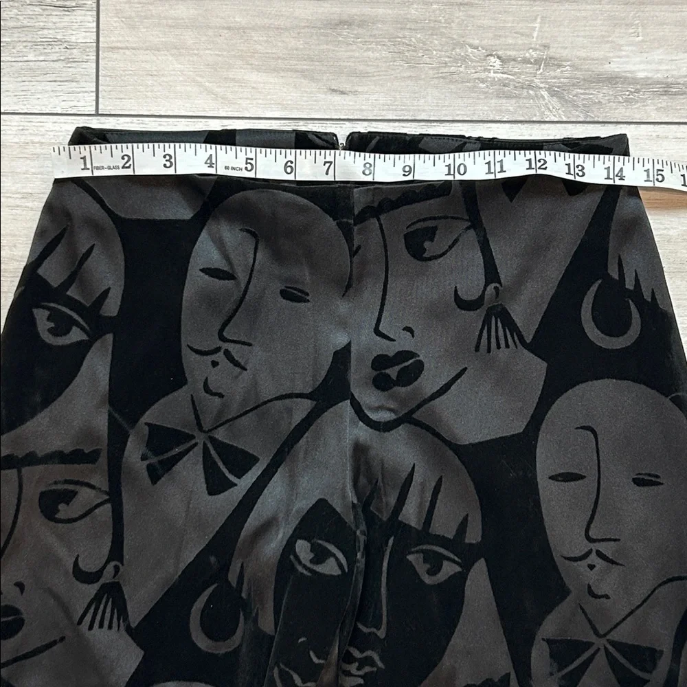 Selia by Esther Amato abstract faces velour crop pants size 6